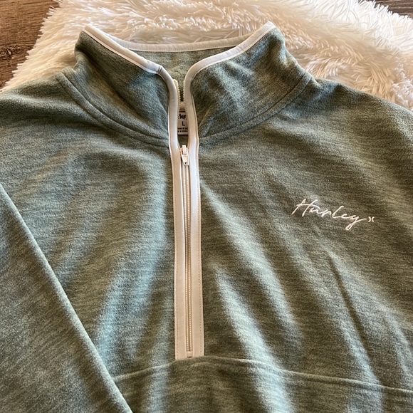 Hurley Quarter Zip Crop - Large - Picture 3 of 3